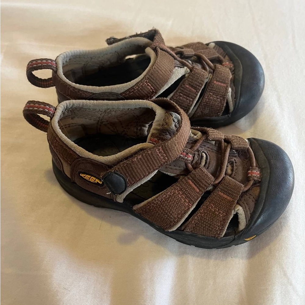 Toddler Keen waterproof shoes sz 7